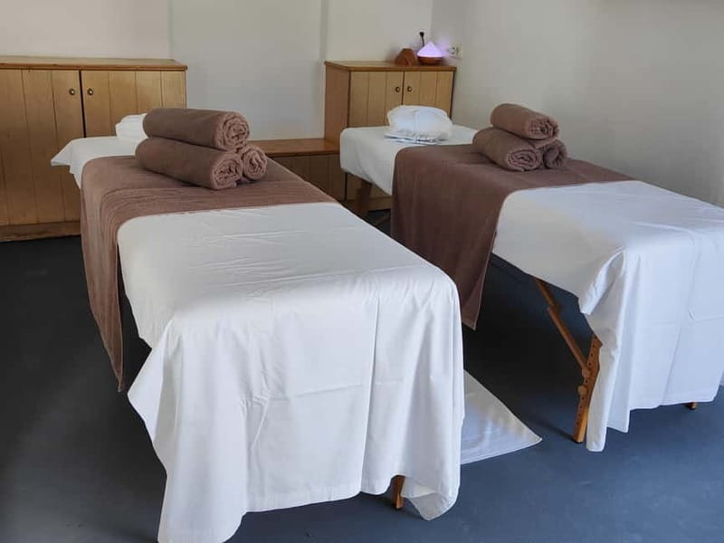 Akrotiri: Aromatherapy Couples Massage - A quiet break from Santorini’s busy days