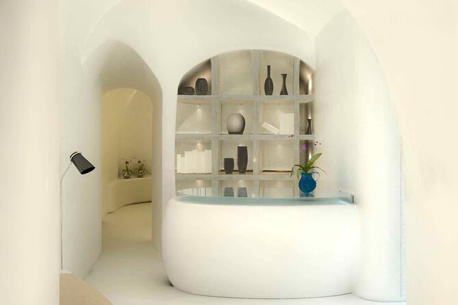Akrotiri: Couples Massage & Pool Day Access - A calm break from Santorini sightseeing