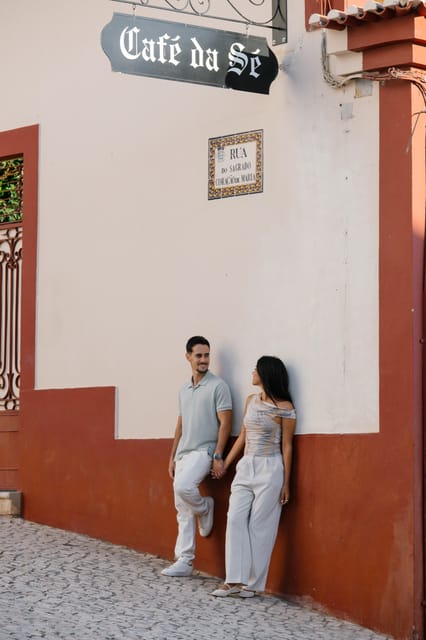 Algarve: 1 hour Couple & Family Photoshoot - Beaches, cliffs, and choosing clothes that work