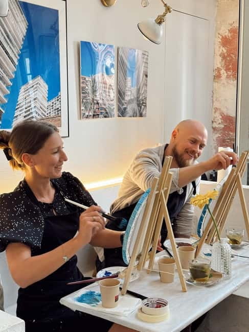 Alicante: Private Art Experience for Couples – Paint & Sip - How the two-hour painting session works