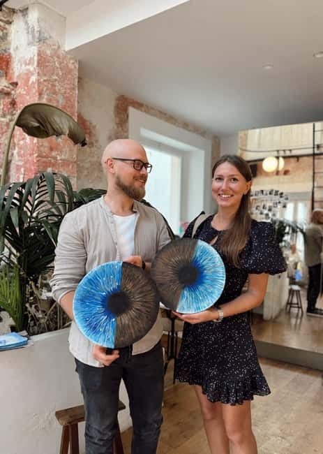 Alicante: Private Art Experience for Couples – Paint & Sip - Language, timing, and practical details