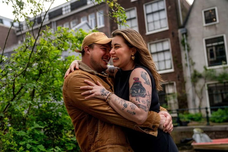 Amsterdam Canals Photoshoot: Private Solo, Family or Couples - Meeting Juliette beside the Damrak boats