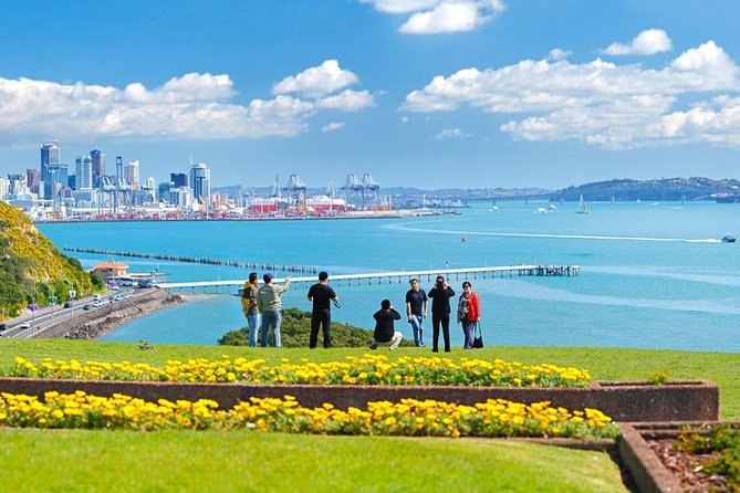 Auckland City Private Tour for Couples. Be chauffeur driven with added extras. - Auckland Domain and the short museum stop