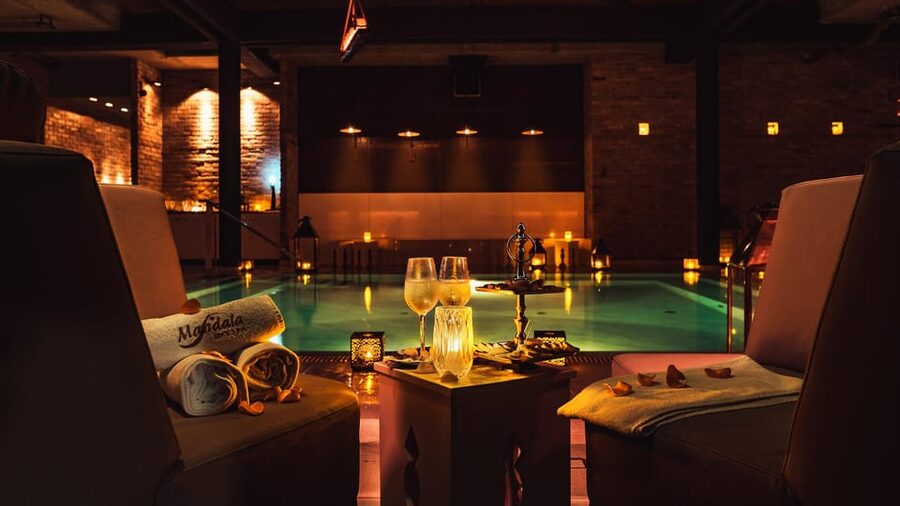 Budapest: Couple Holistic Swedish Massage with Jacuzzi Time - Who should book this experience?