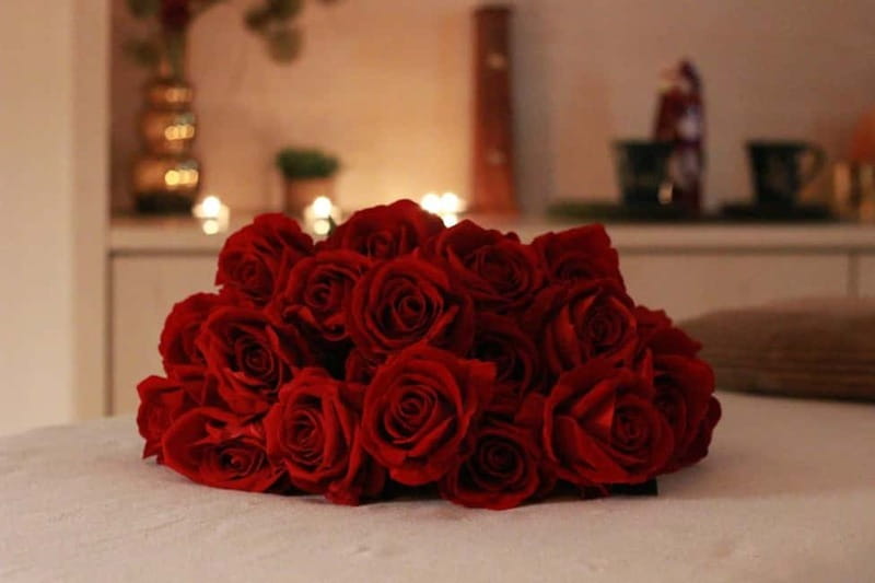 BUDAPEST, Day Spa : Couples Massage with Roses Bubble Bath - A Budapest spa date built around time together