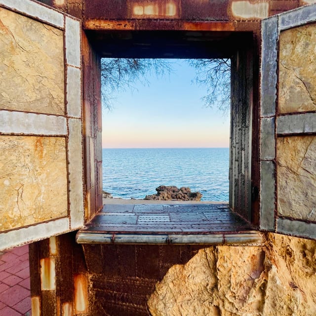 Cala Millor: AdventureDate, fun game, city walk for couples - Starting near Cala Millor’s beach