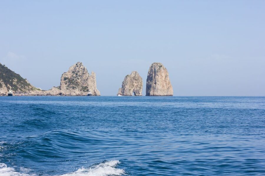 Capri: Private Island Boat Tour for Couples - The two-hour route around Capri