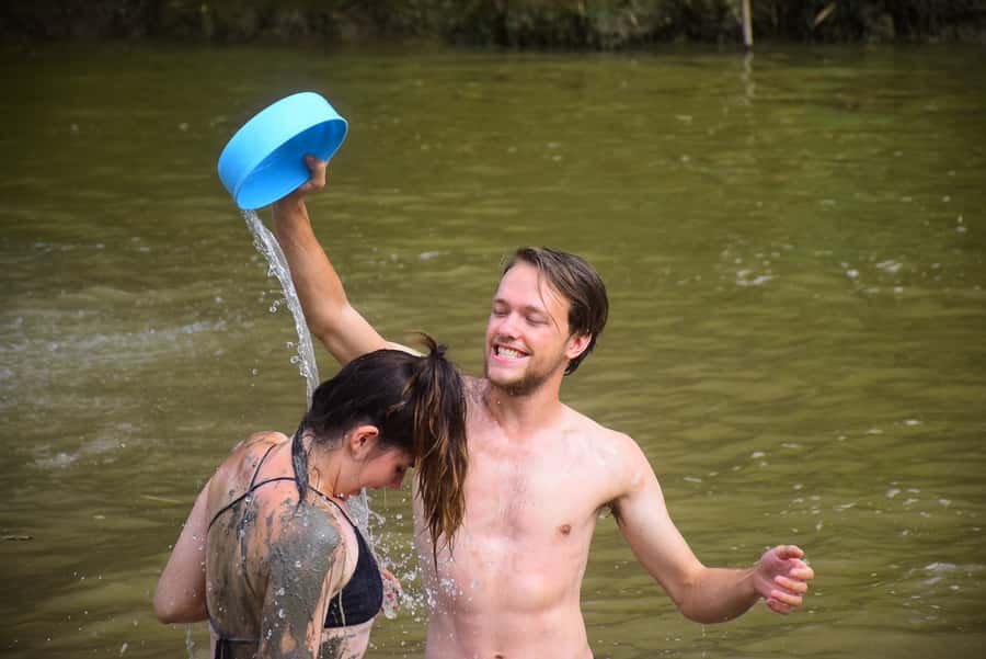 Chiang Mai: Private Elephant Care Experience for Couples - Mud bathing and cooling the elephants