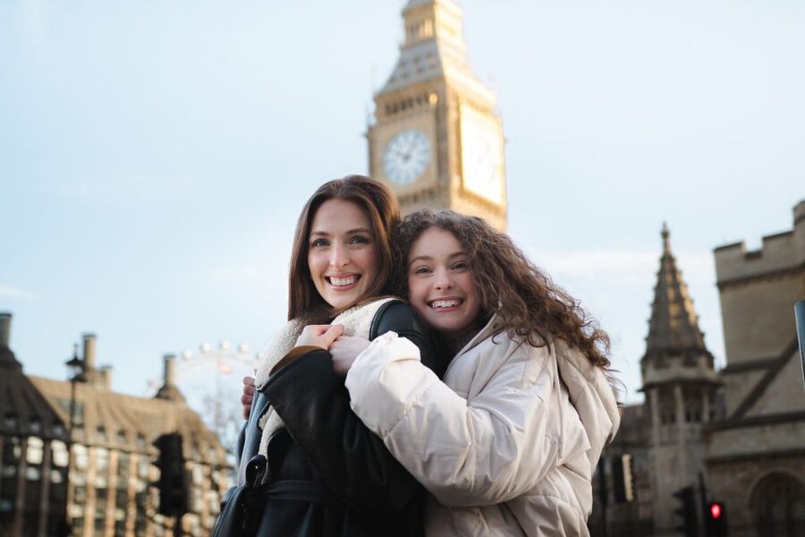 Couple’s photo: Romantic photoshoot in London - Meeting at Boudiccan Rebellion