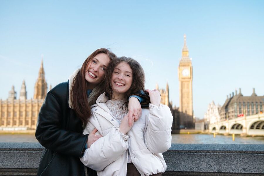Couple’s photo: Romantic photoshoot in London - Photographing Big Ben and Westminster