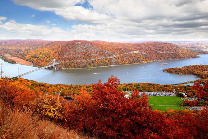 Couple's Private Hudson Valley Fall Foliage Helicopter Tour from Westchester - Harriman and Bear Mountain State Parks