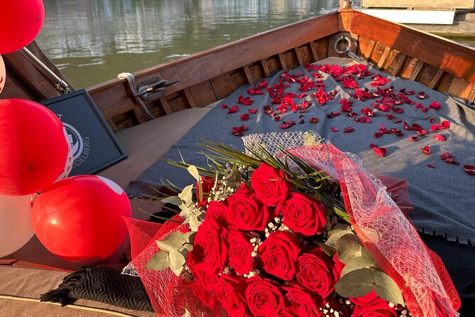 Exclusive private boat trip for couples in Heidelberg - Thermal baths, hospital buildings, and modern Heidelberg
