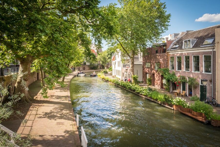 Explore Gems of Utrecht Walking Tour for Couples - Why this two-hour Utrecht walk suits couples