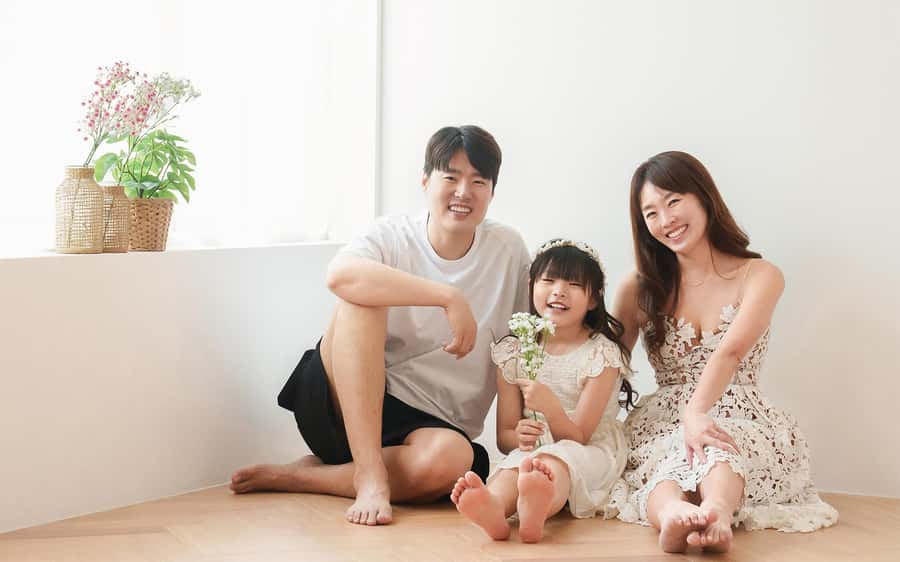 Family, Couple, and Group Photoshoot in Seoul - Korean-style retouching without losing your identity
