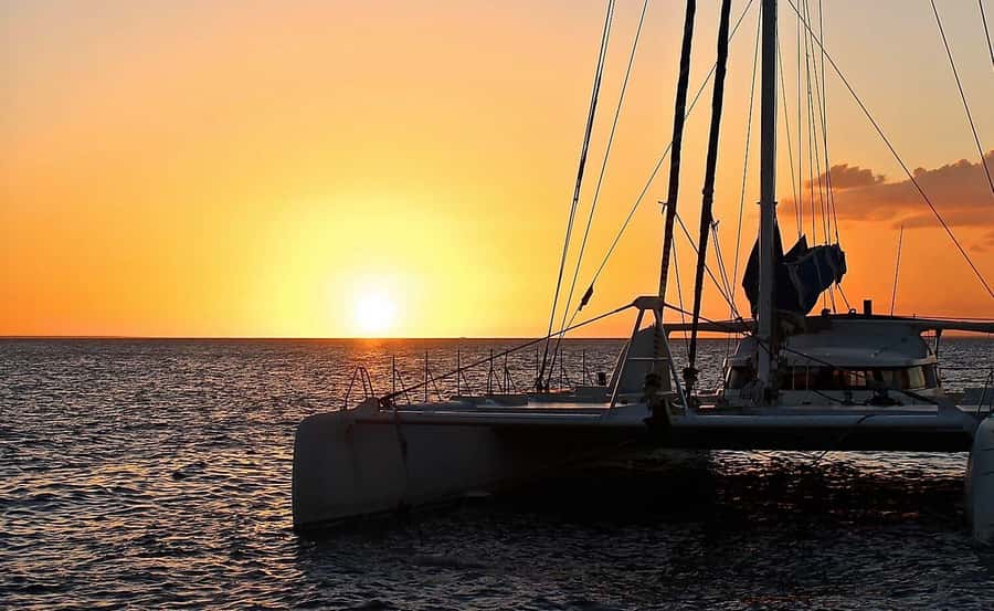 Grand Bay: Honeymoon/Lovers Sunset Tour with Romantic Dinner - What the private price really buys you
