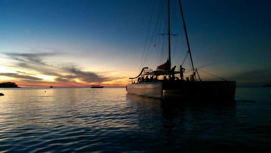 Grand Bay: Honeymoon/Lovers Sunset Tour with Romantic Dinner - Who will enjoy this Mauritius evening