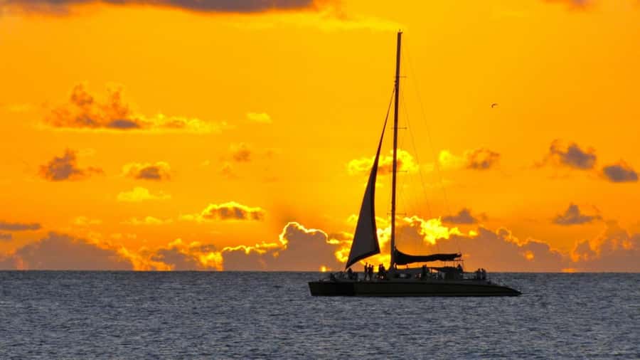 Grand Bay: Honeymoon/Lovers Sunset Tour with Romantic Dinner - Should you book the Grand Baie sunset cruise?