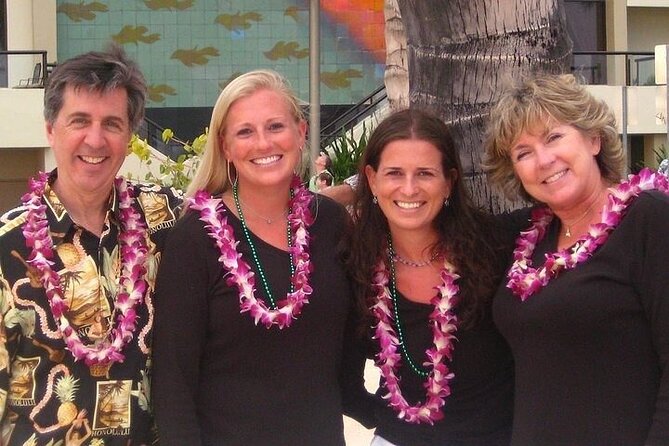 Honeymoon Airport Lei Greeting on Kona Hawai'i - The cultural meaning of a Hawaiian greeting