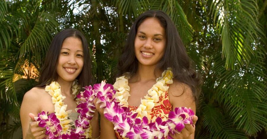 Honolulu Honeymoon Airport Lei Greeting - Choosing the right lei for a honeymoon couple
