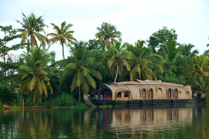 Kerala Honeymoon Special Package with Private Houseboat - Who will enjoy this private honeymoon package