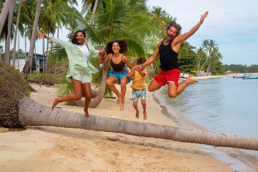 Koh Samui: Private Photoshoot for Couples & Families - How the $160 group price compares
