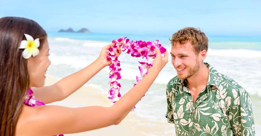 Kona Honeymoon Airport Lei Greeting - Choosing the lei set for a romantic arrival