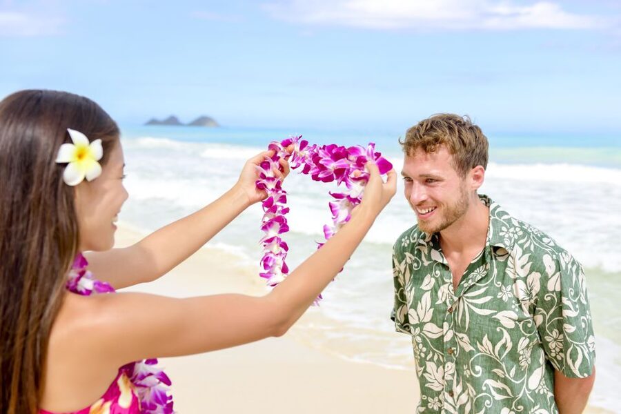 Kona Honeymoon Airport Lei Greeting - Meeting your greeter at Kona baggage claim