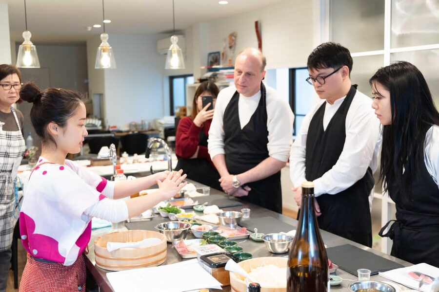 Kyoto: Enjoy Sushi & Market Tour! Best for Family & Couple! - Timing, access, and booking details