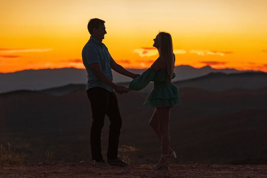 Las Vegas: Couples Date Night Picnic & Off Road Jeep Tour - Sunset, firelight, and the temperature drop
