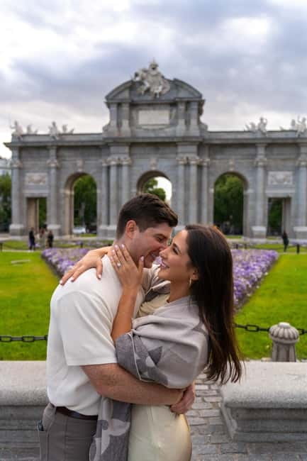 Madrid: Photoshoot for couples - Starting near La Mallorquina and Plaza Mayor