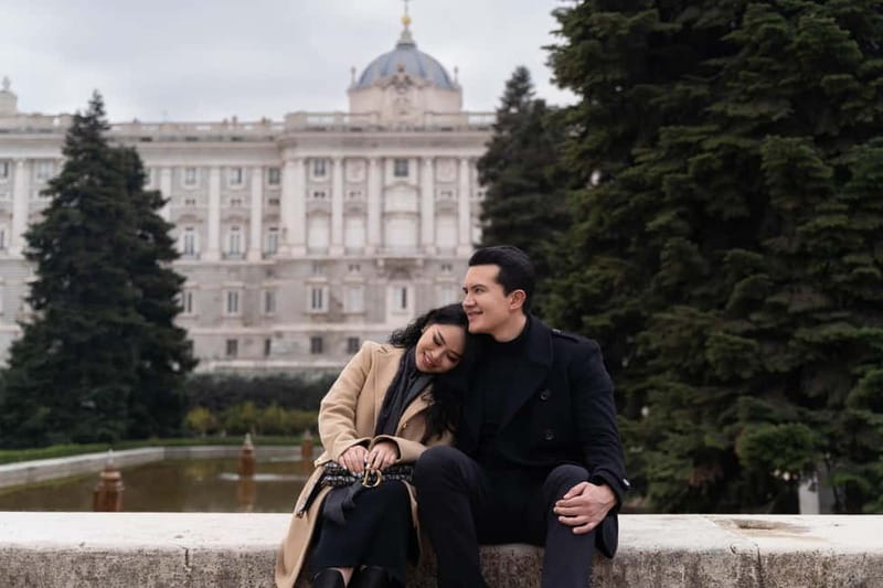 Madrid: Photoshoot for couples - What the photographer actually adds