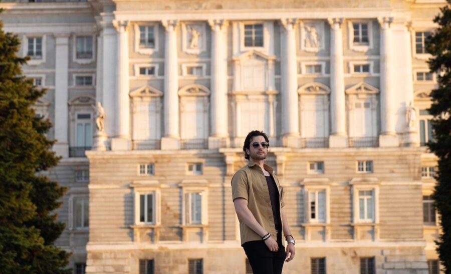 Madrid: Photoshoot for couples - Timing, comfort, and practical limits