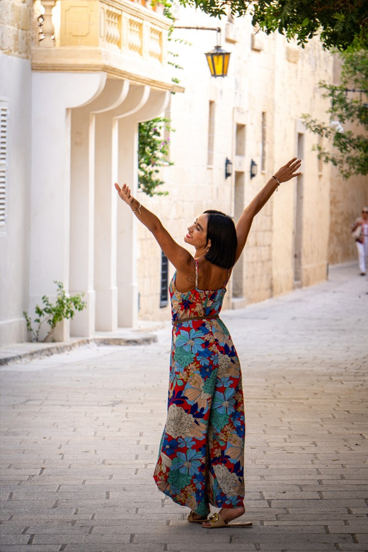 Malta: Romantic Couples Photoshoot - Choosing Valletta, a beach, or another location