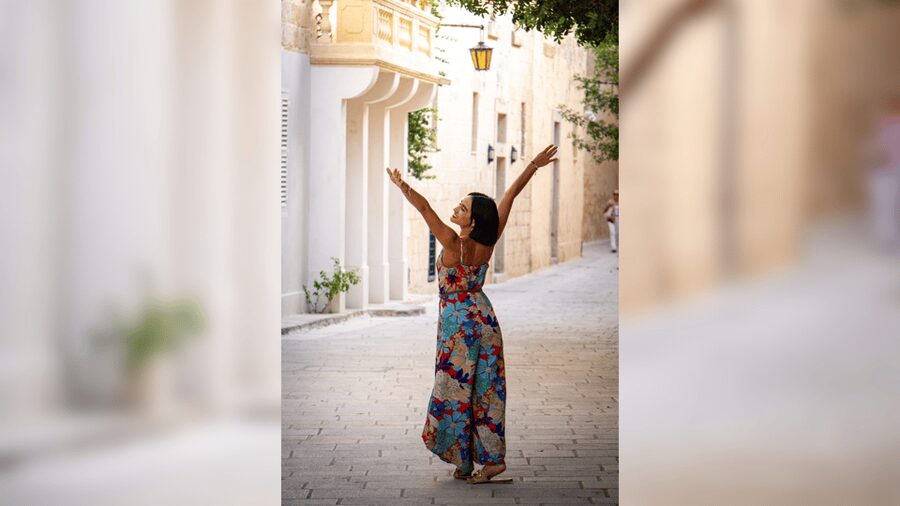 Malta: Romantic Couples Photoshoot - Getting natural photos instead of stiff poses