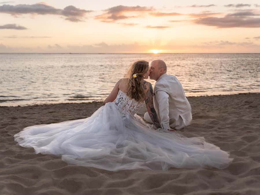 Mauritius: Sunset photoshoot (Honeymoon/family shoots) - Sunset light and the best use of your time