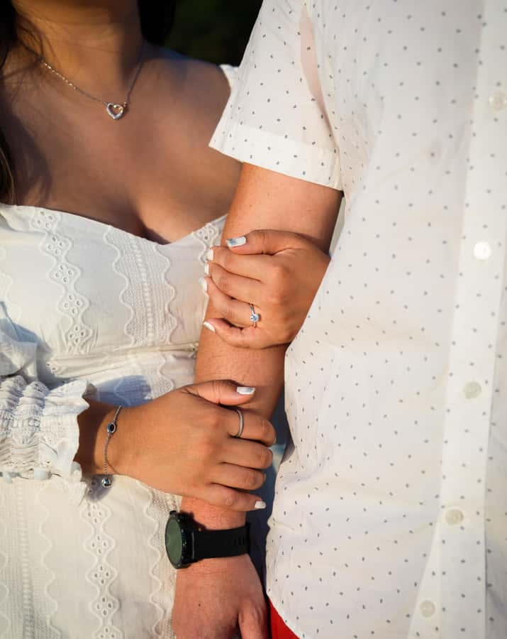 Mauritius: Sunset photoshoot (Honeymoon/family shoots) - The first 10 minutes: learning how to pose without looking stiff