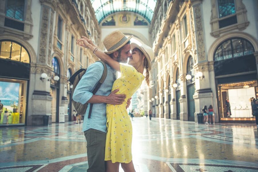 Milan: Romantic photoshoot for Couples - How the photographer shapes the session