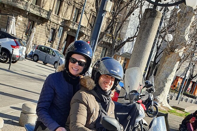 Milan Vespa Adventure: Private Tour for Couples and Friends - Arco della Pace: a quick photo with a social side