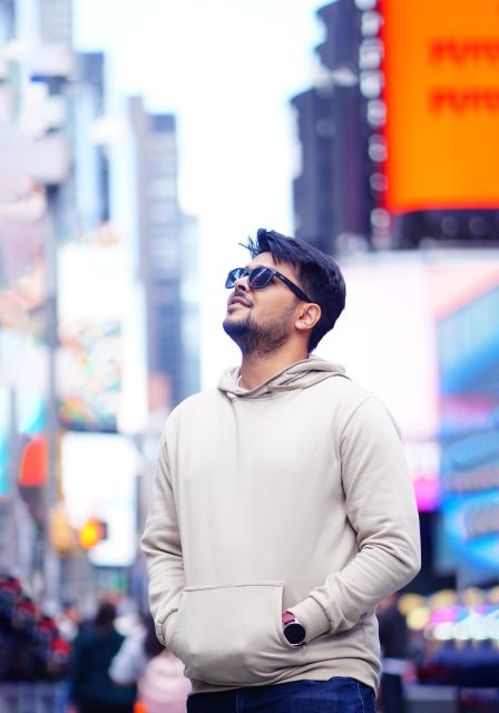New York City: Solo or Couples Photoshoot in Times Square! - What the praise tells you about Bee’s style