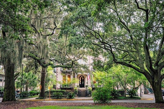 Noble Stroll Couples Outing - Starting beneath the oaks at Oglethorpe Square