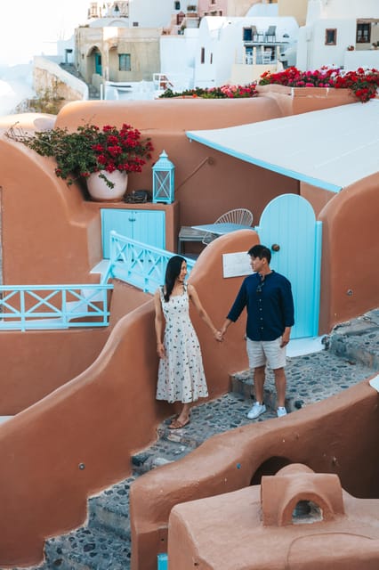 Oia: Couple photoshoot with 30 edited Photos - Who should book this Oia photoshoot?