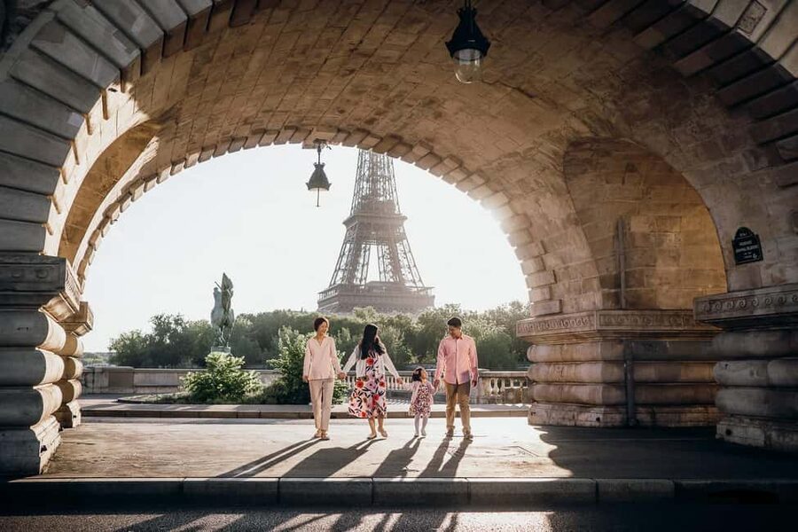 Paris: Private Eiffel Tower Photoshoot for Couples & Family - A family-friendly session with room for real moments