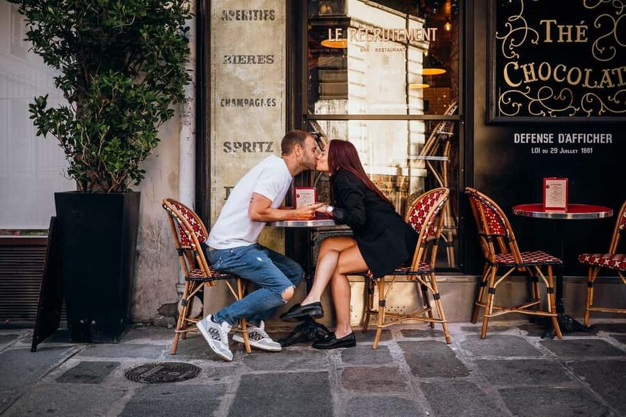 Paris: Private Eiffel Tower Photoshoot for Couples & Family - Booking time, weather, and practical planning