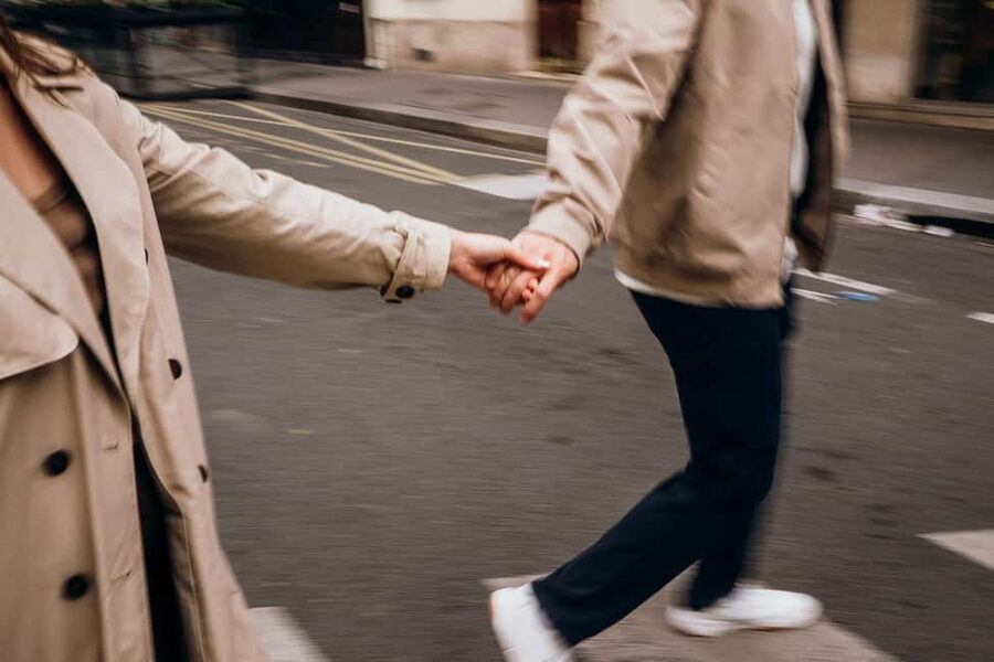 Paris: Private Eiffel Tower Photoshoot for Couples & Family - Who should book this photoshoot?