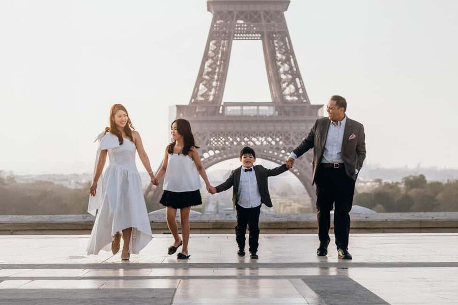 Paris: Private Eiffel Tower Photoshoot for Couples & Family - Avenue de Camoens for a quieter Paris frame