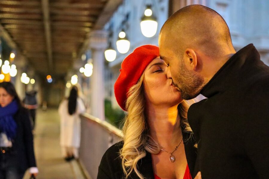 Paris: Romantic Photoshoot for Couples - How the Photographer Helps You Pose
