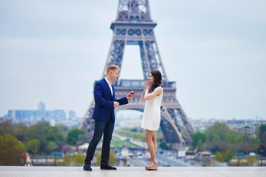 Paris: Romantic Photoshoot for Couples - Choosing the Best Time for Your Photos