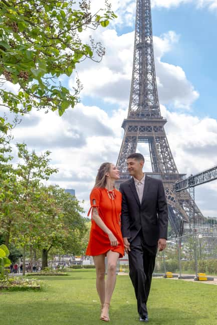 Photo session for couples with flowers around Eiffel tower - Should you book it?