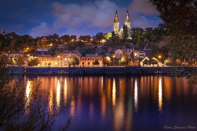 Prague Photoshoot for Couples, Betrothed, Family & Friends - Charles Bridge: the classic Prague scene