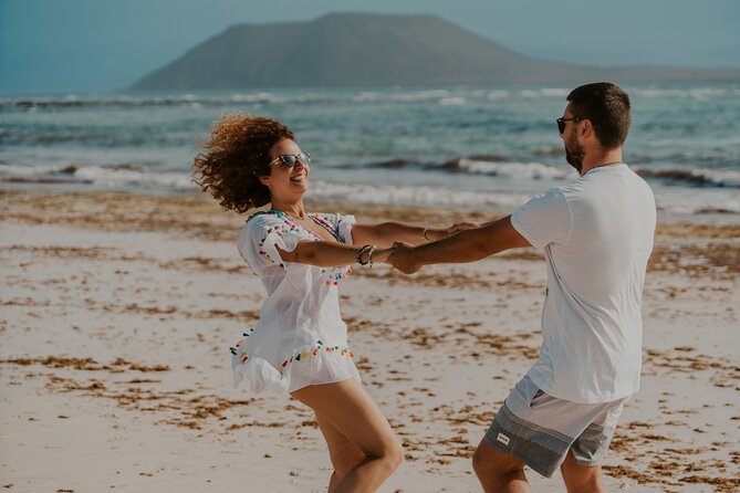 Private couple shooting - Corralejo Fuerteventura - Who will enjoy this most?